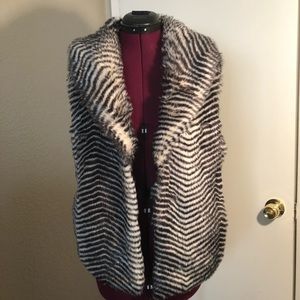 B B Dakota ladies vest size small.